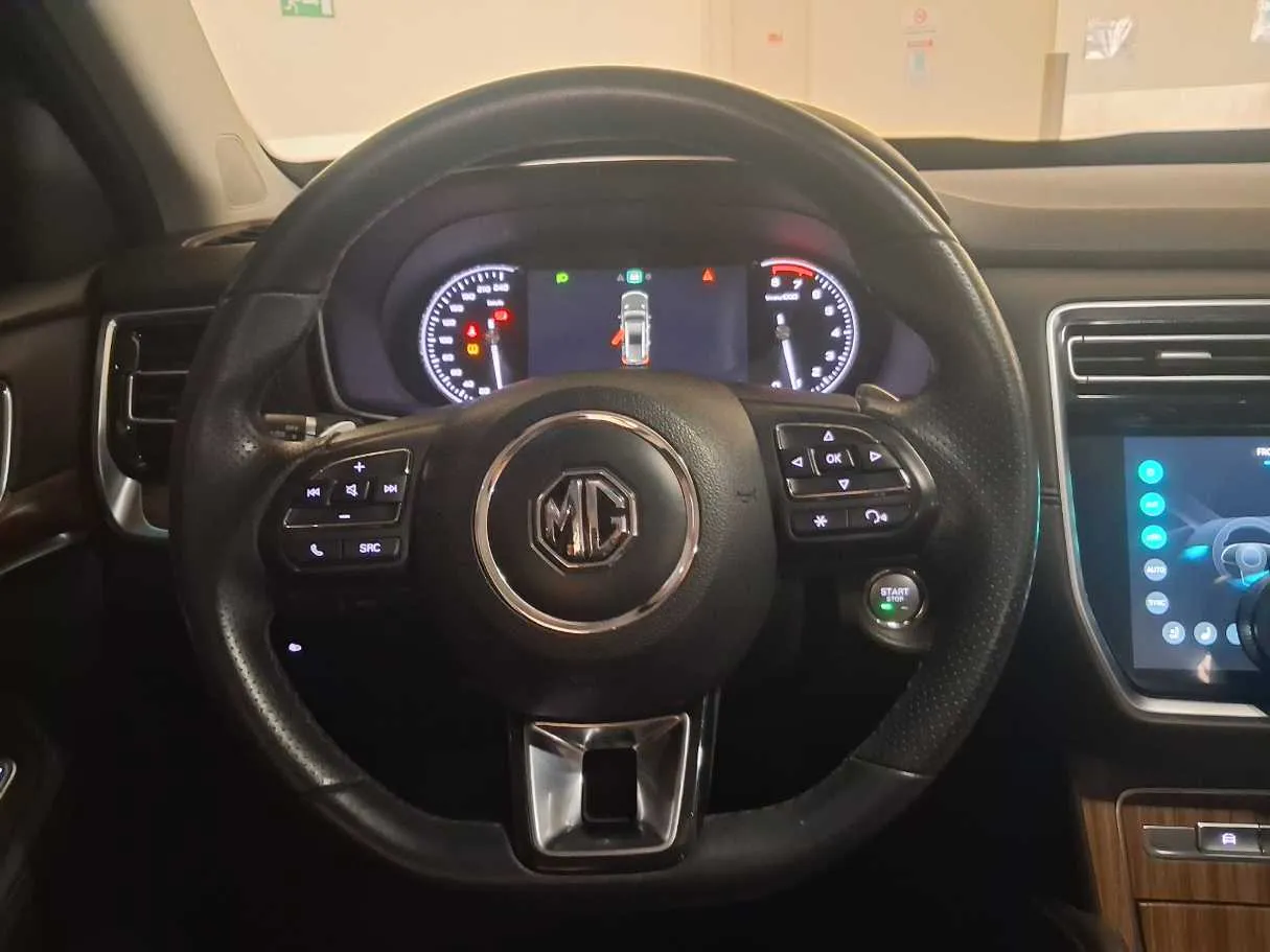 Car image 15