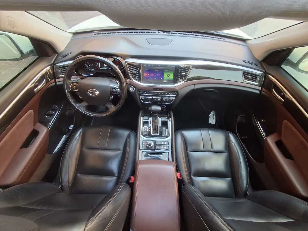Car image 21
