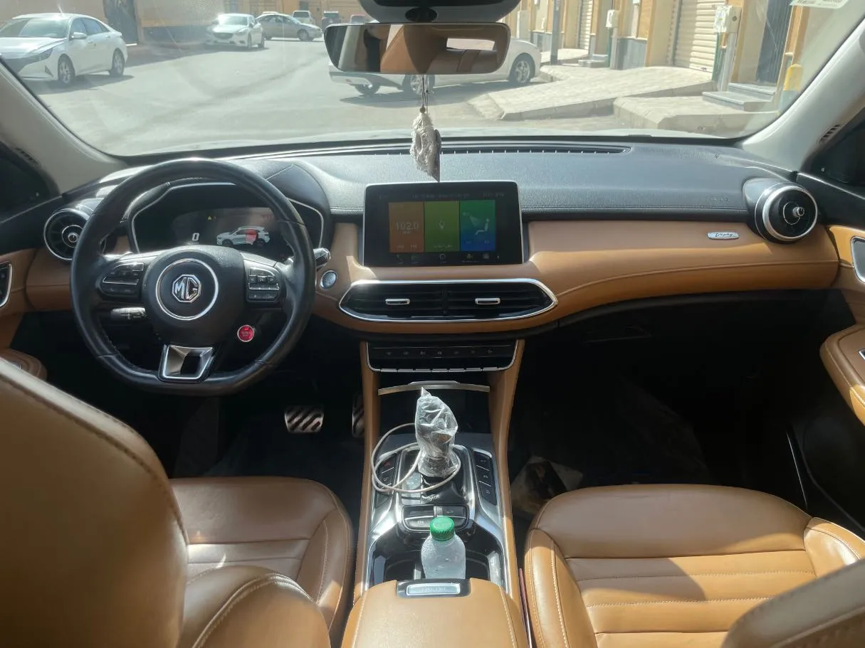 Car image 18