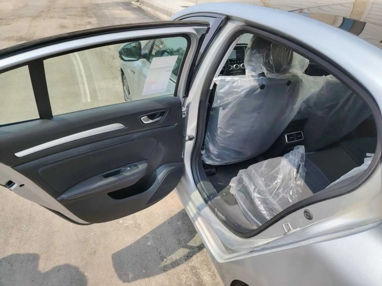 Car image 16