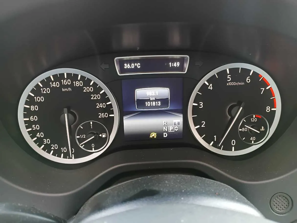 Car image 17
