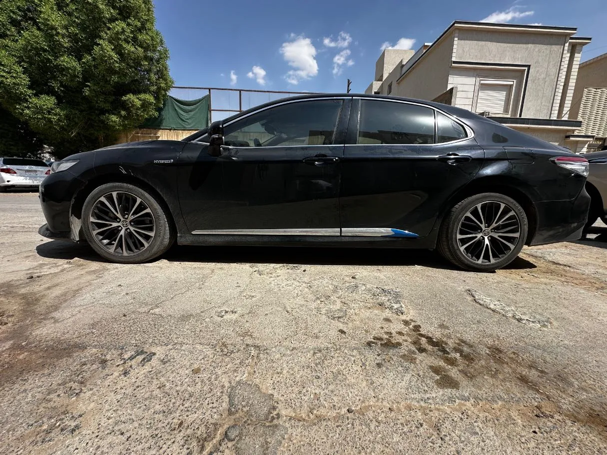 Car image 8