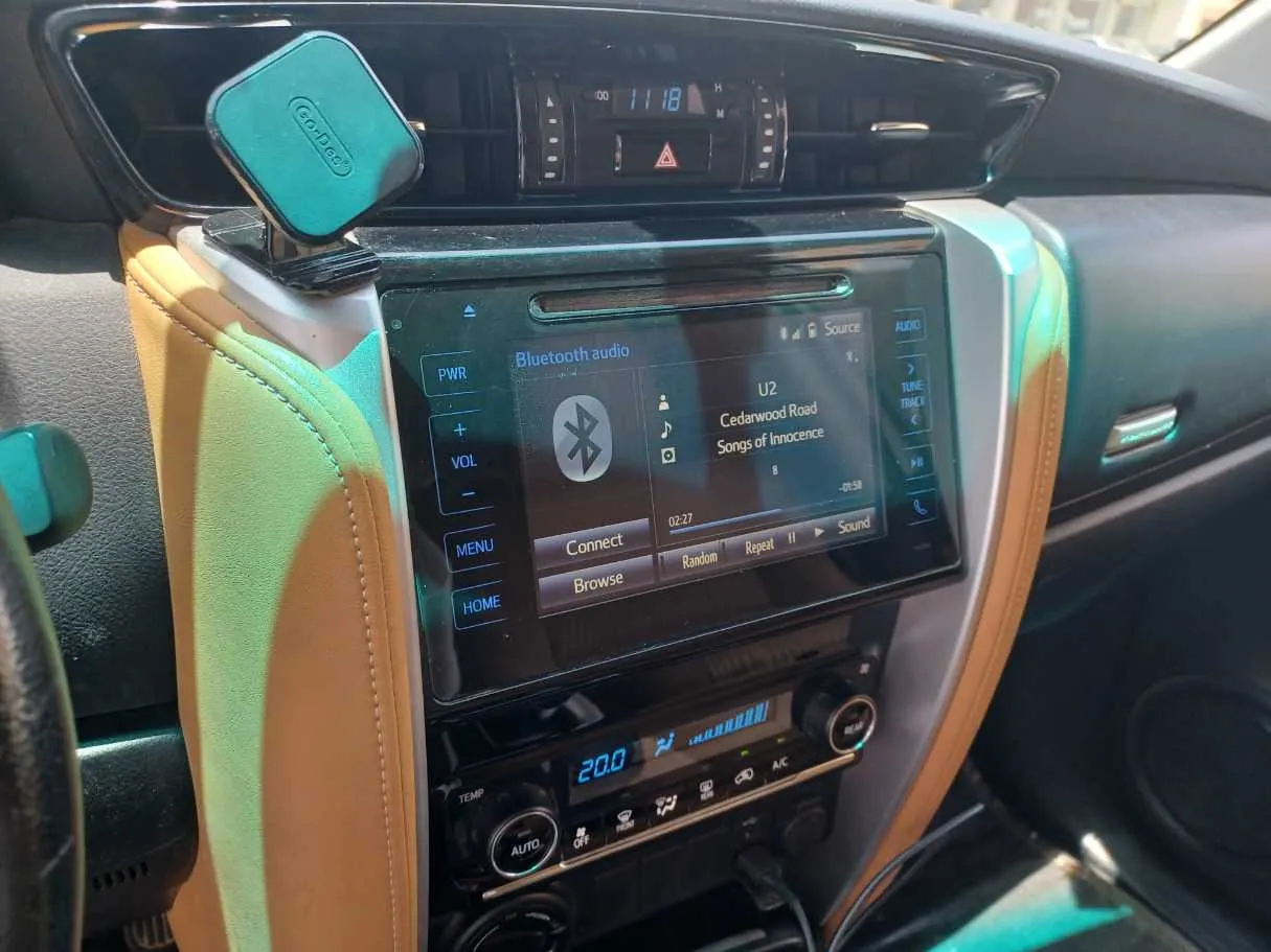 Car image 19