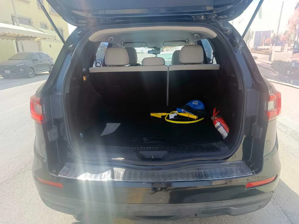 Car image 25