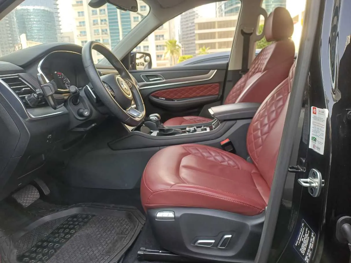 Car image 12