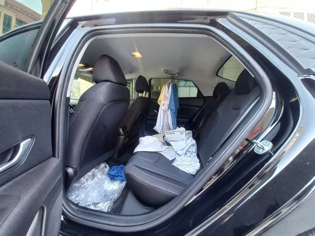 Car image 13