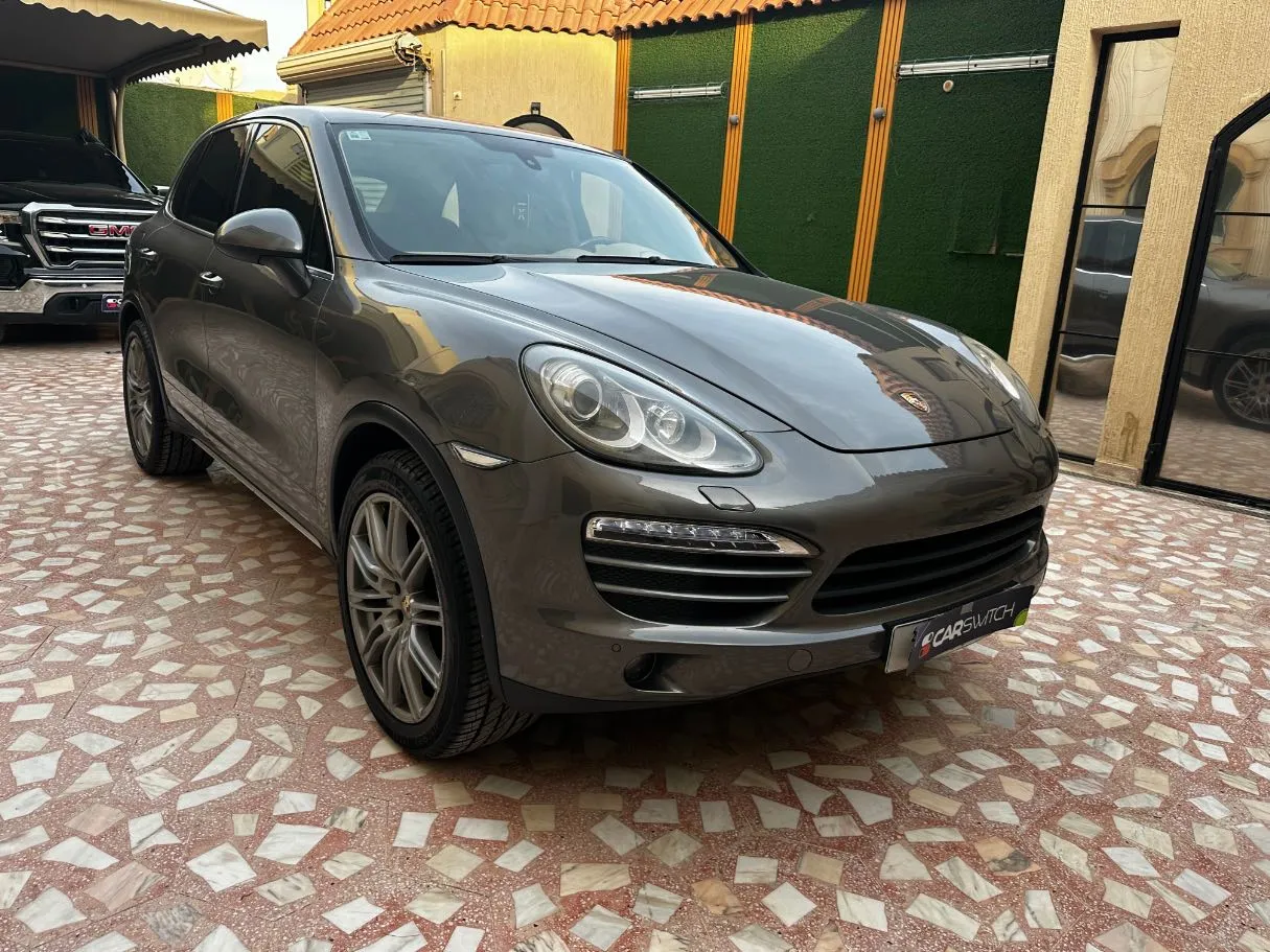 Car image 3