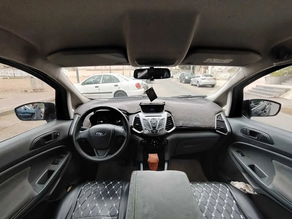 Car image 17