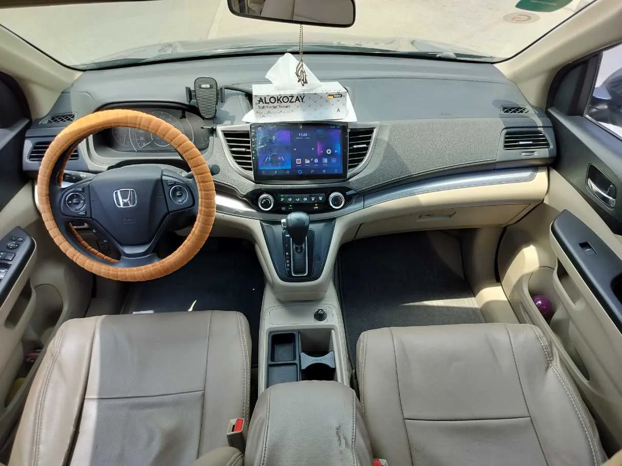 Car image 14