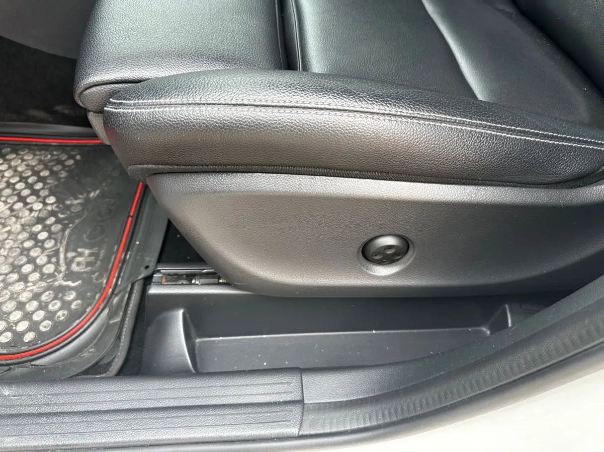 Car image 29