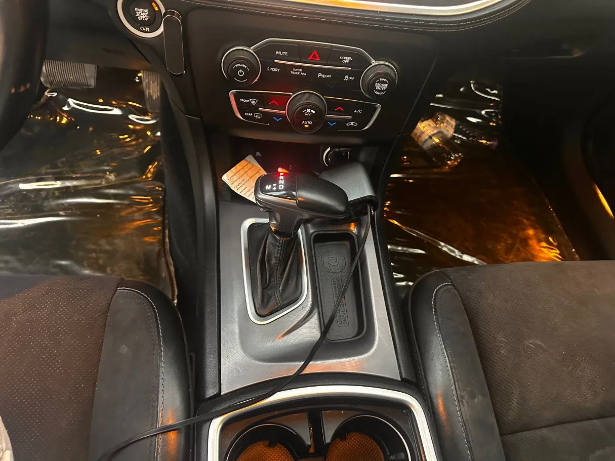 Car image 17