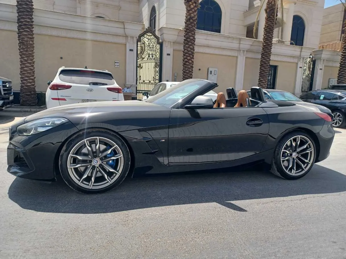 Car image 9