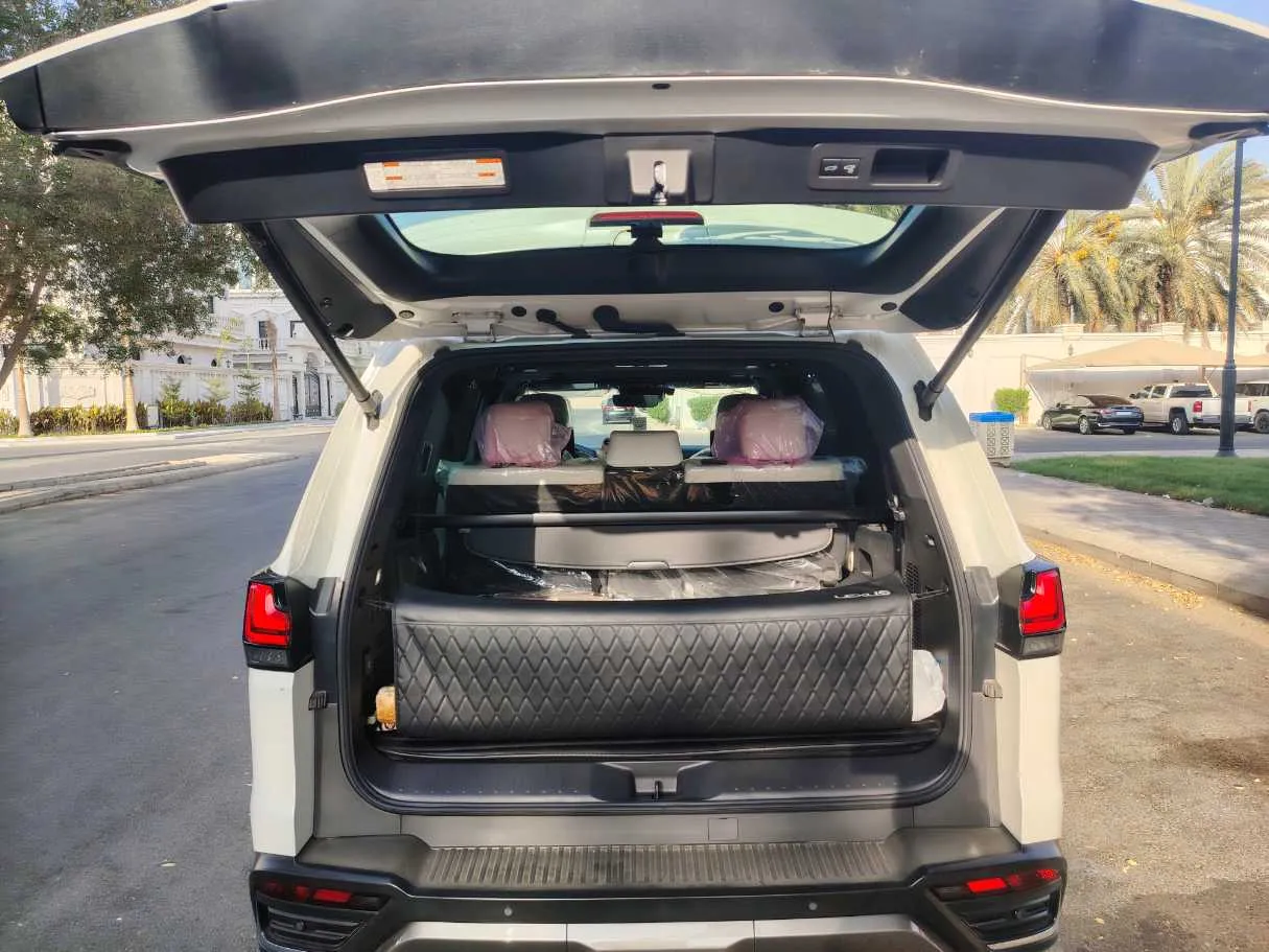 Car image 24