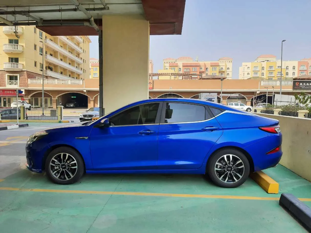 Car image 4