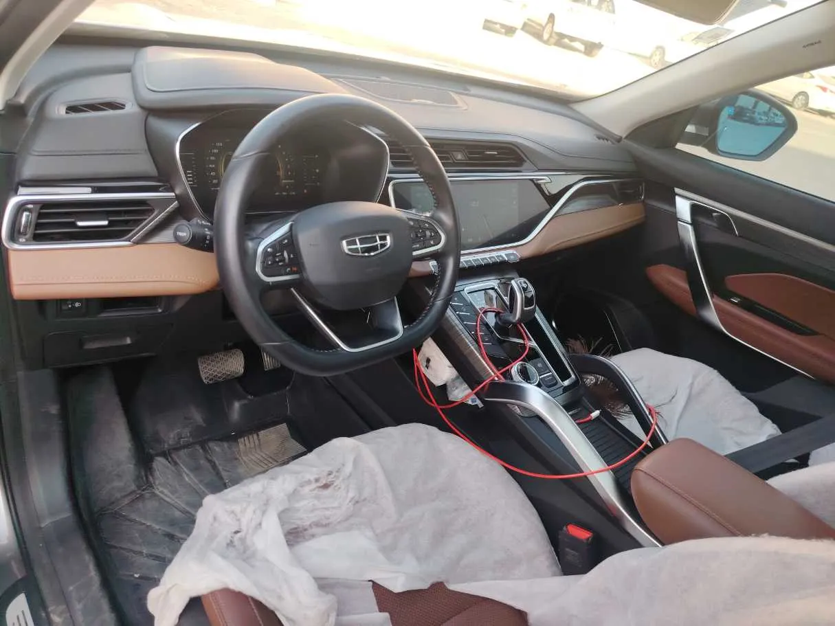 Car image 12