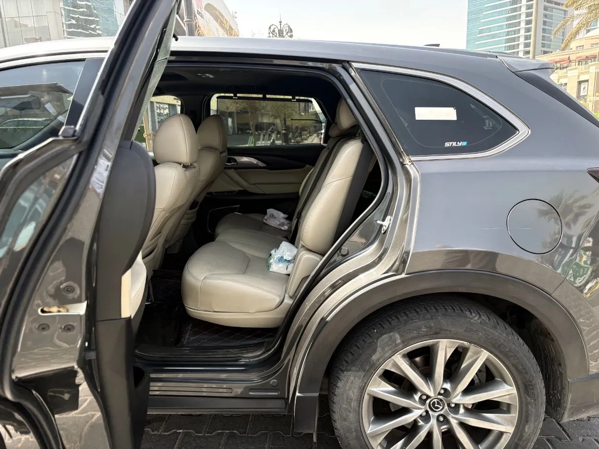 Car image 15
