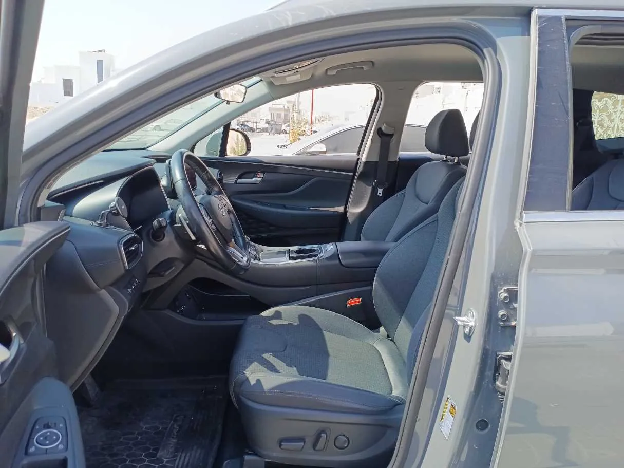 Car image 12