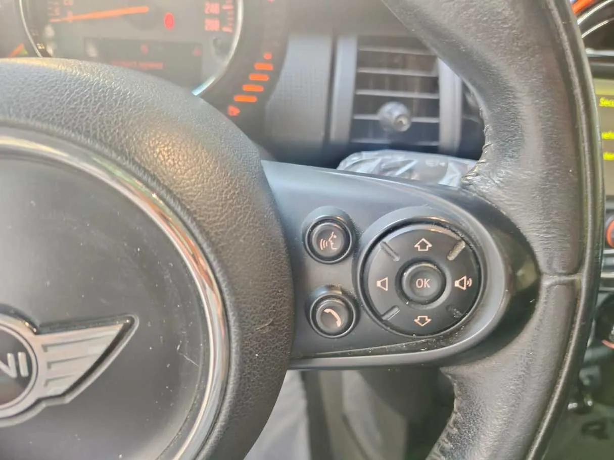 Car image 36