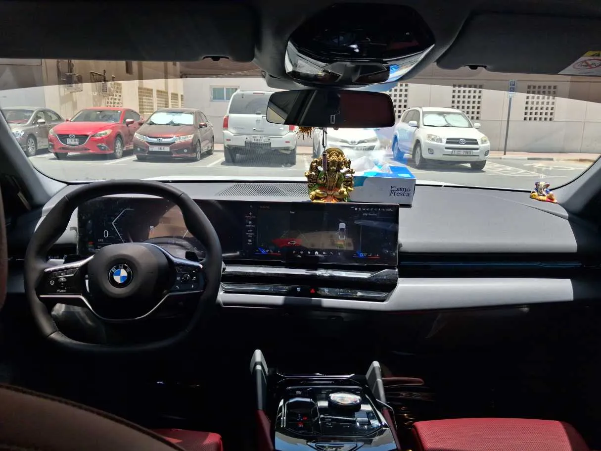 Car image 14