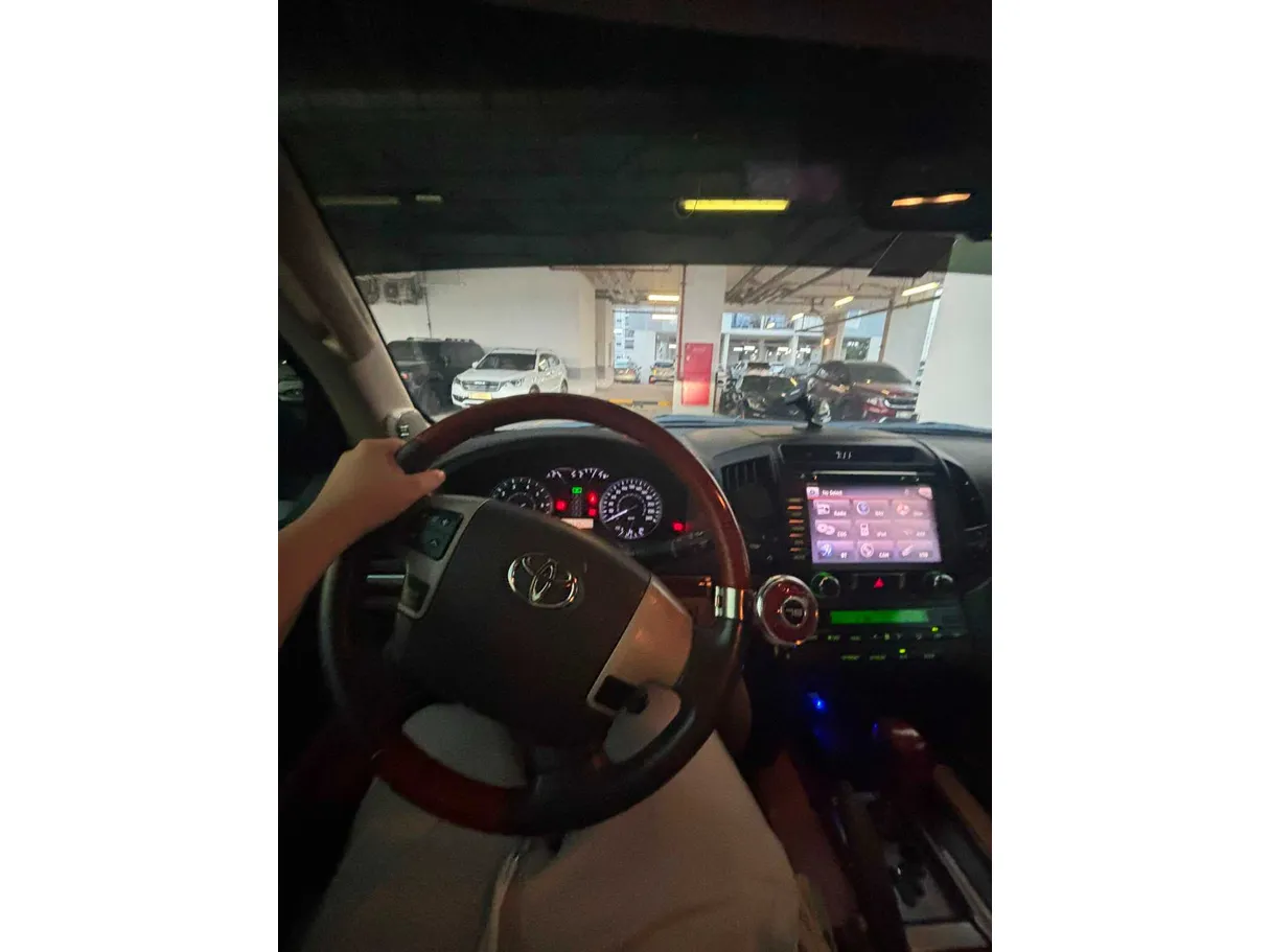 Car image 13