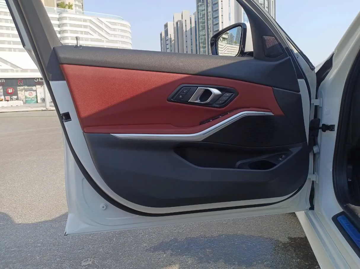 Car image 10