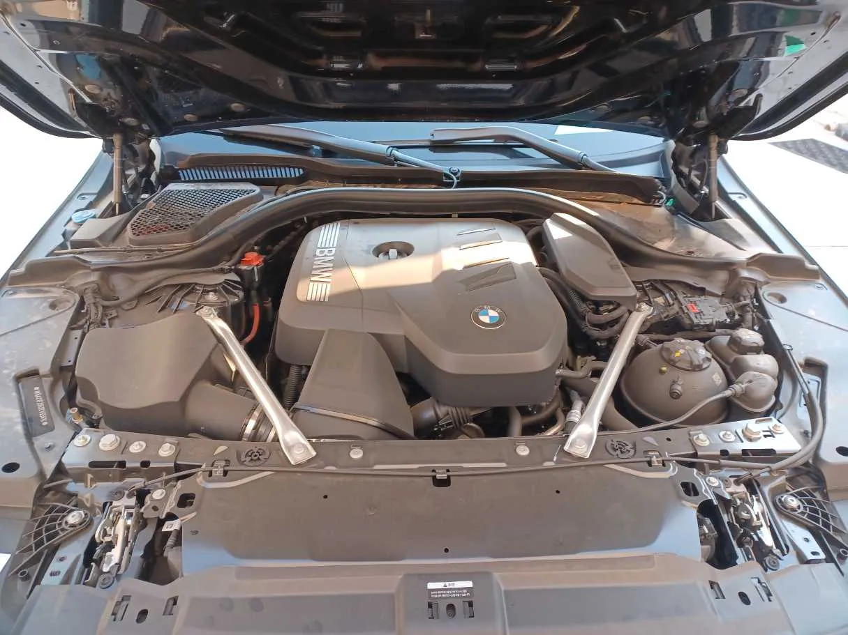 Car image 26