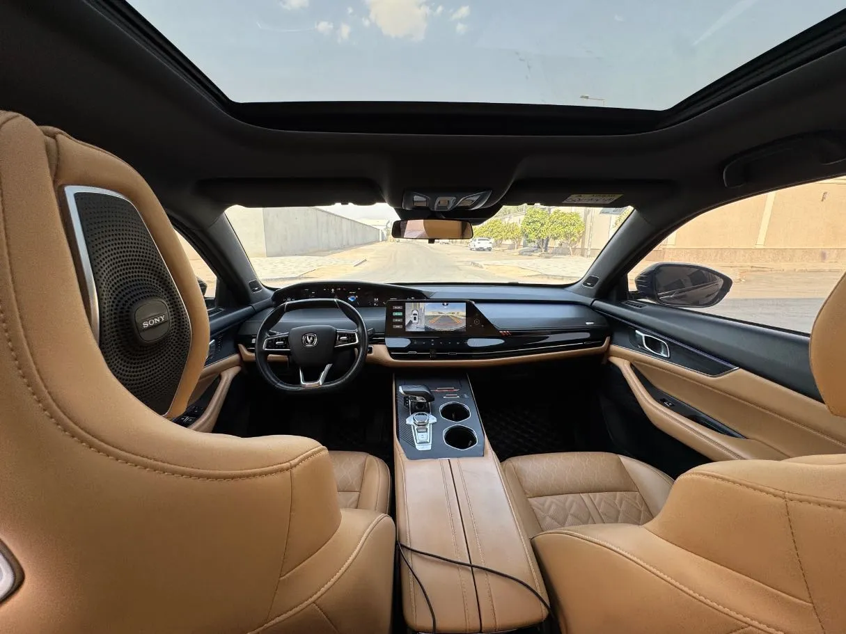 Car image 14