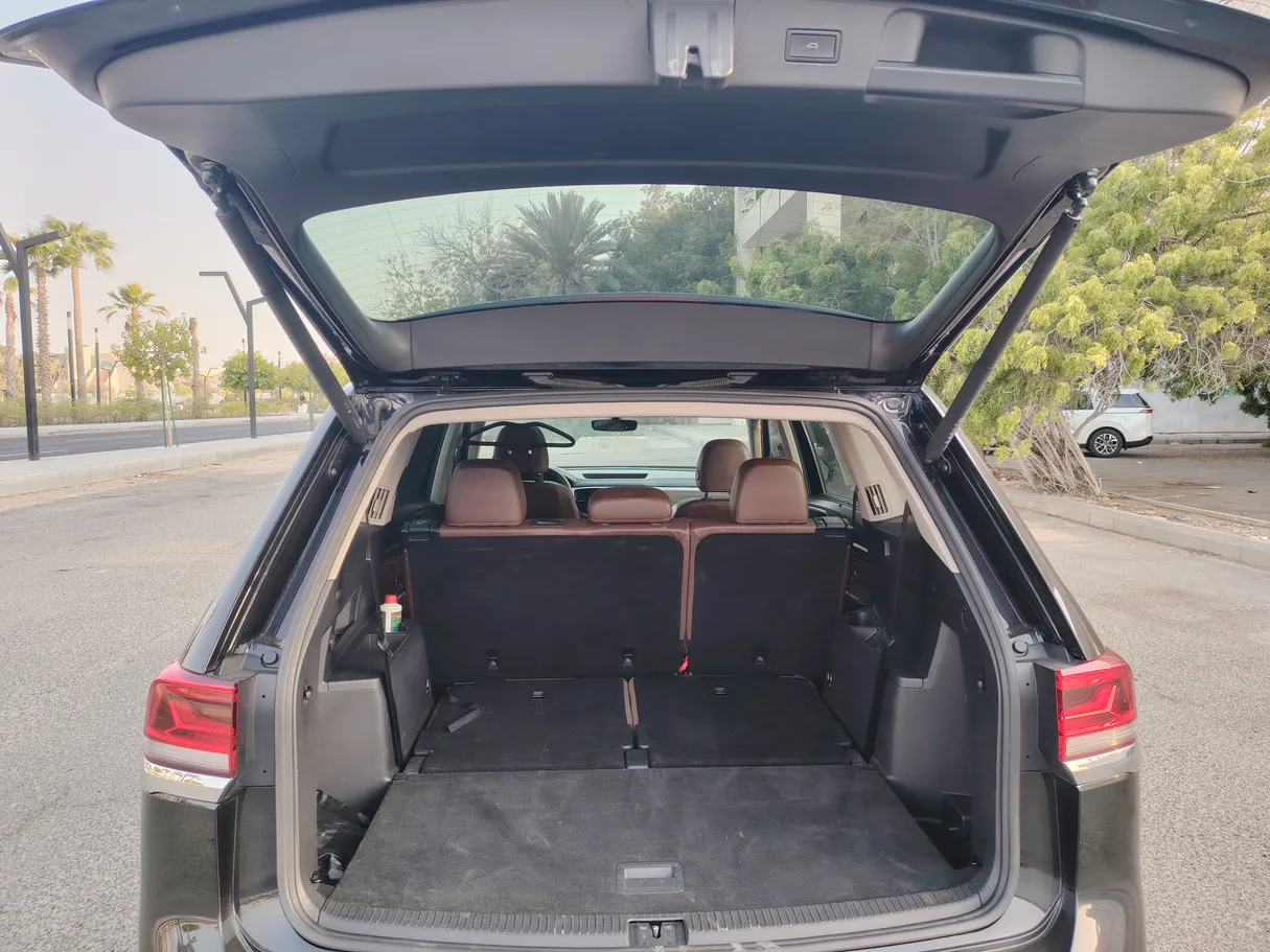 Car image 25