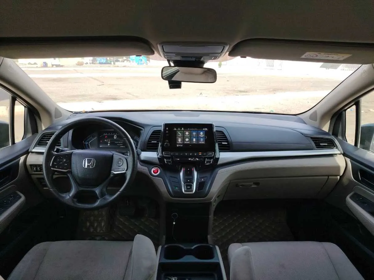 Car image 17