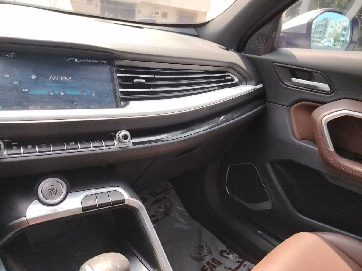 Car image 25