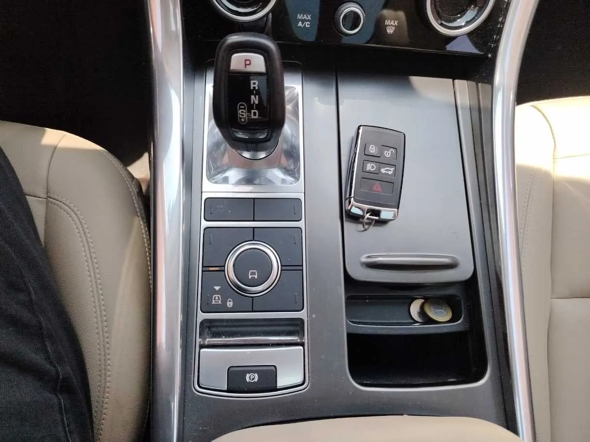 Car image 27