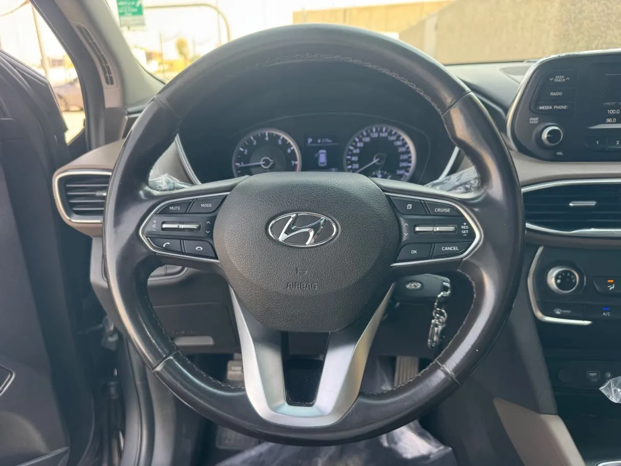 Car image 19
