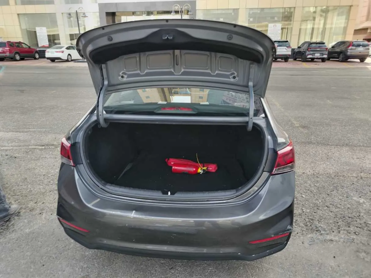 Car image 21