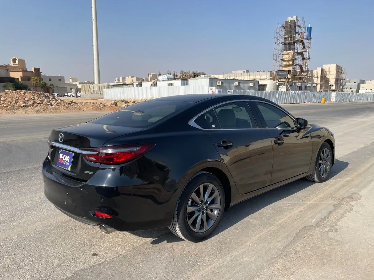 Car image 5