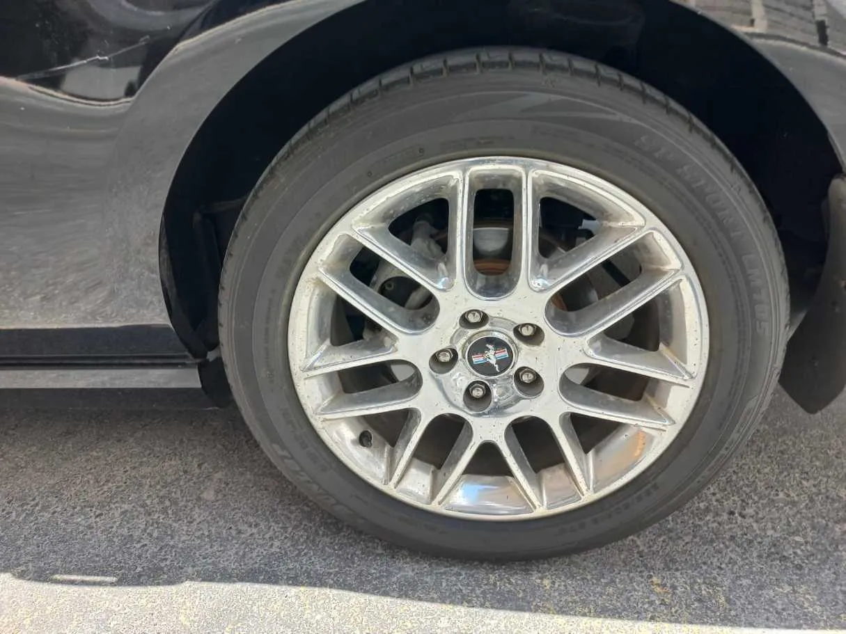 Car image 9