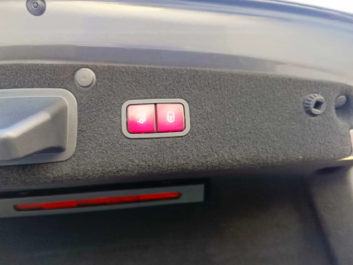 Car image 36