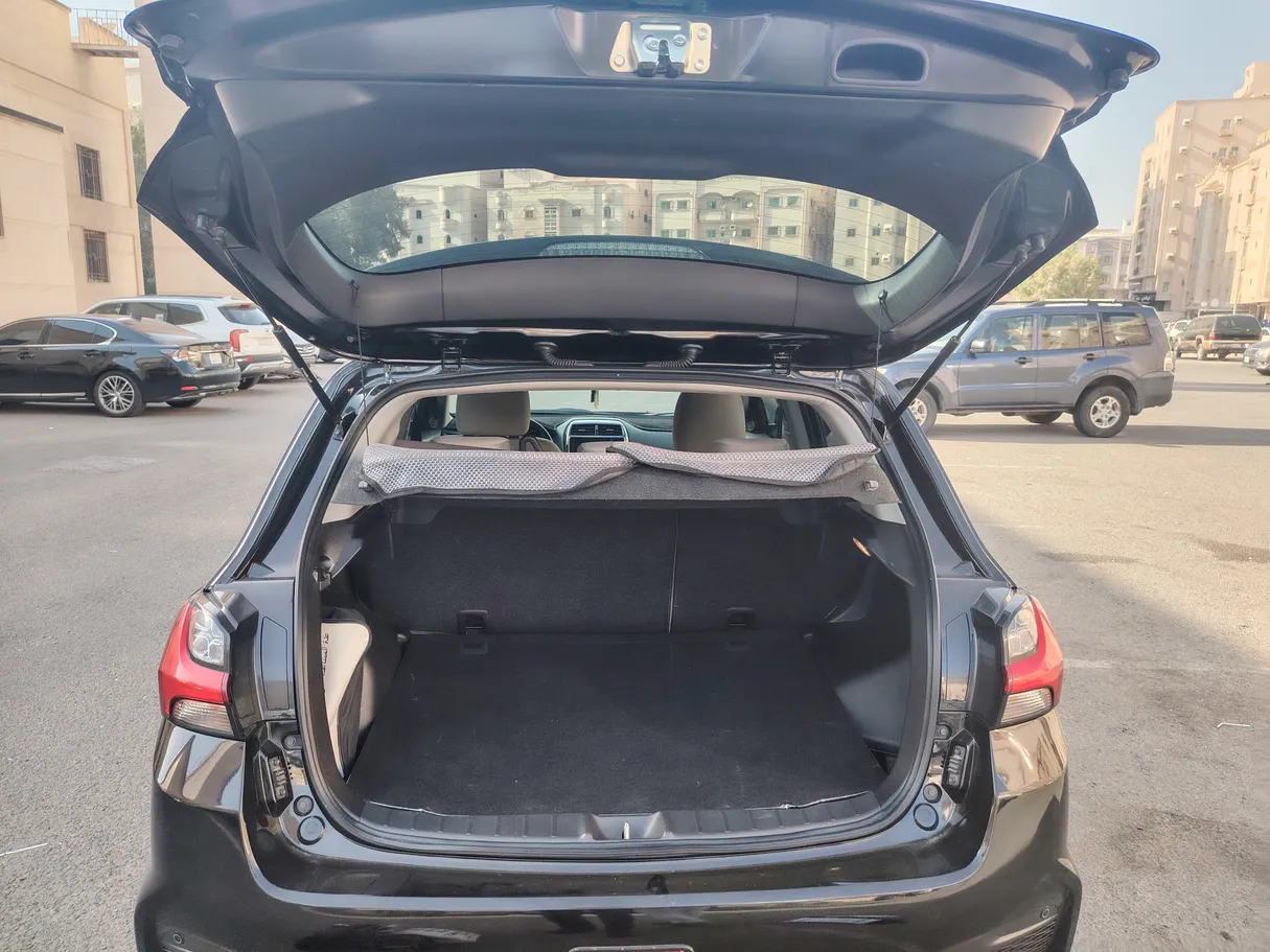 Car image 23