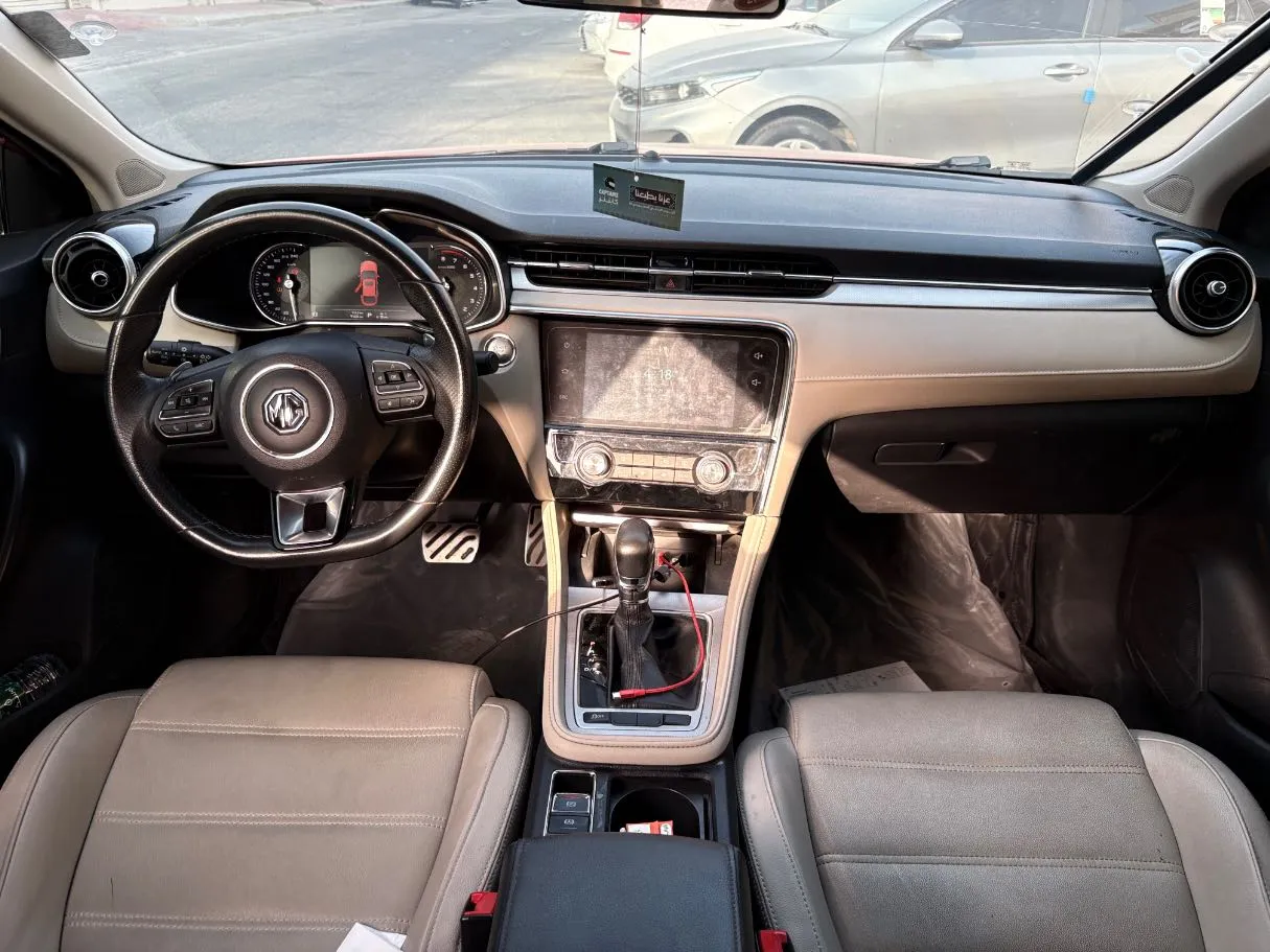Car image 18