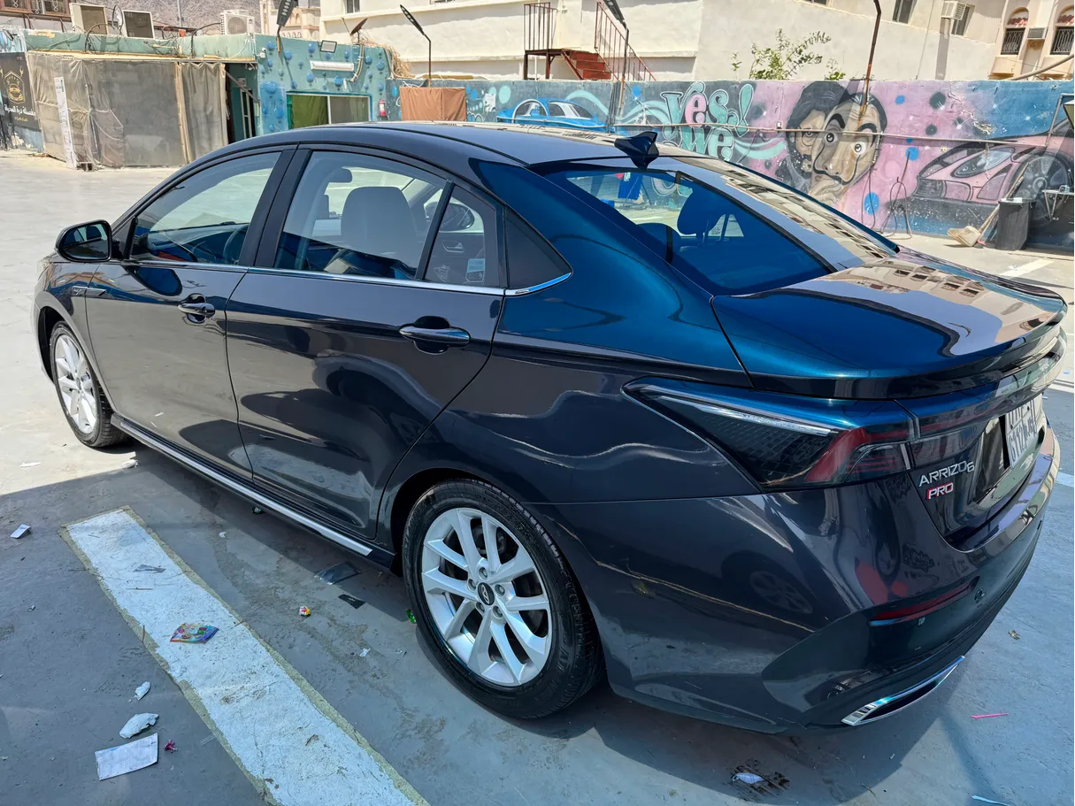 Car image 4