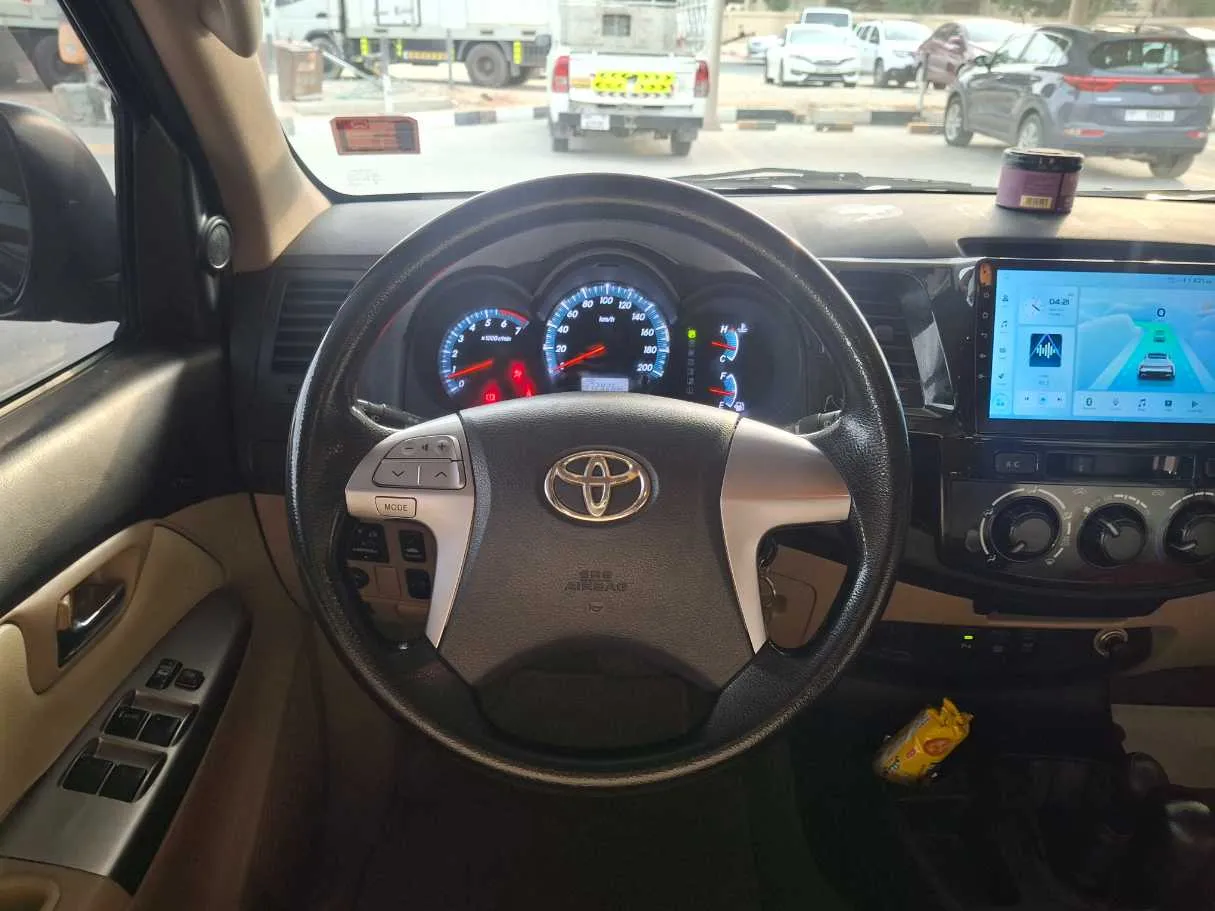 Car image 14