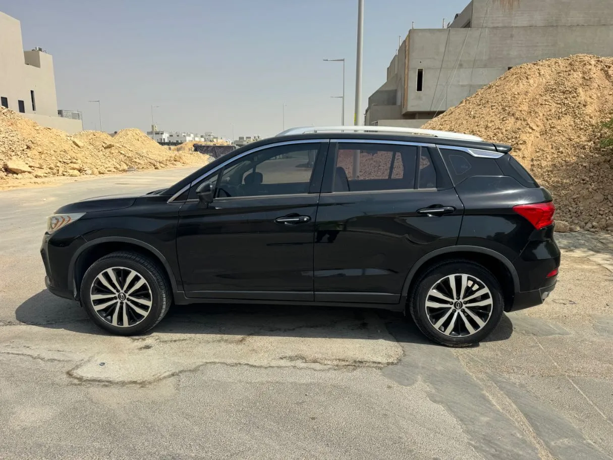 Car image 8