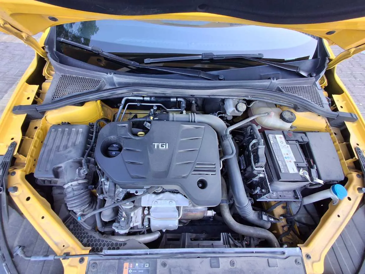 Car image 20
