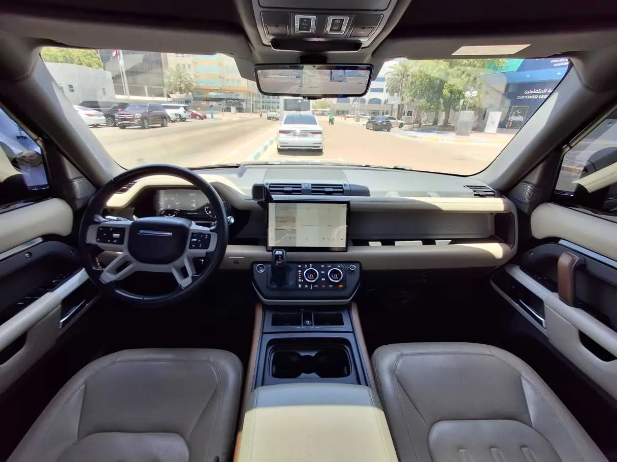Car image 14