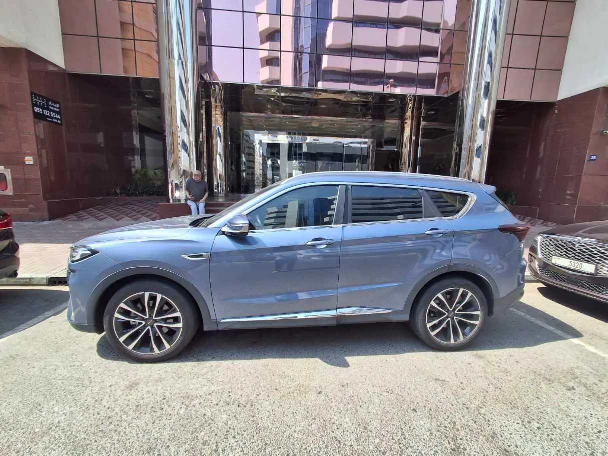 Car image 8