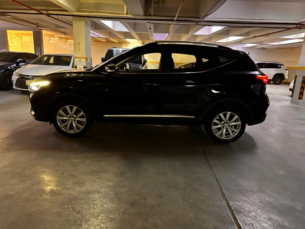 Car image 8