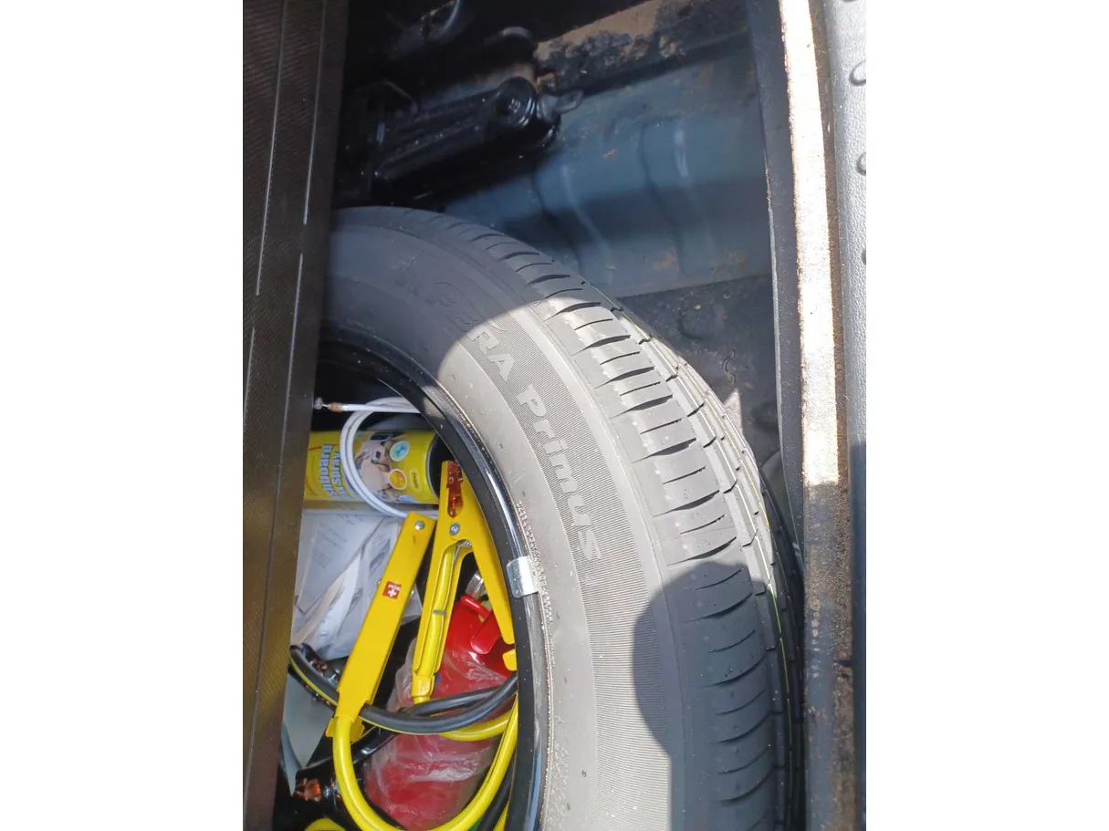 Car image 25