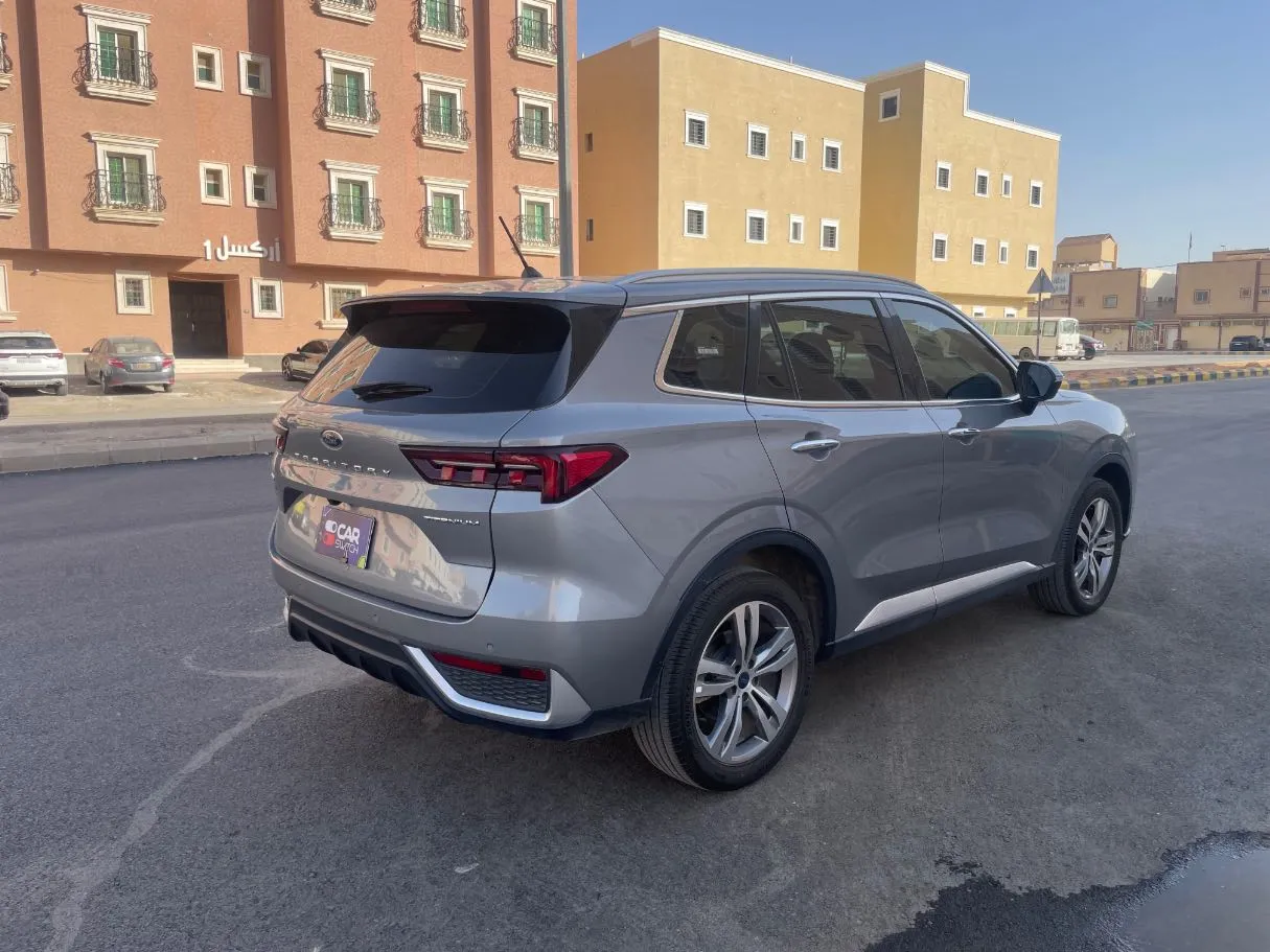 Car image 5