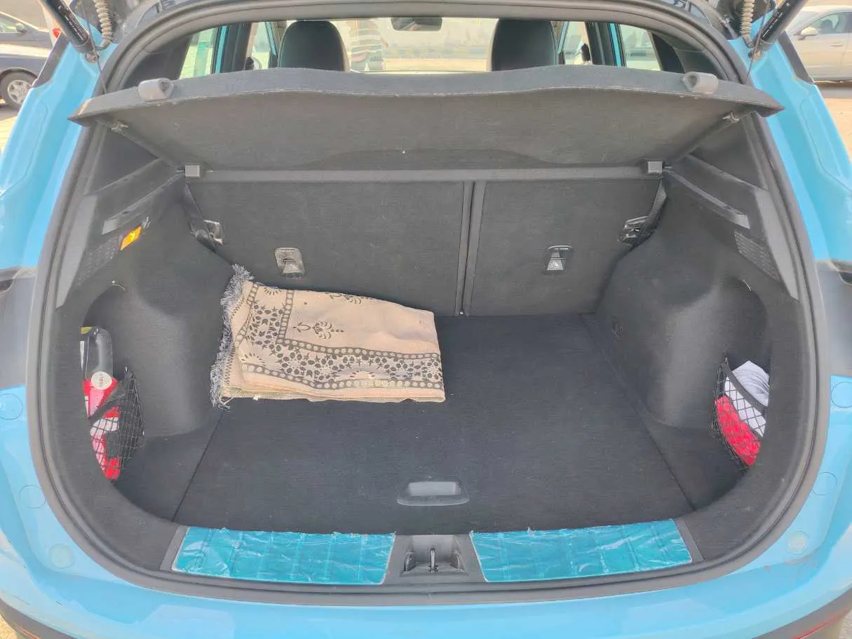 Car image 24