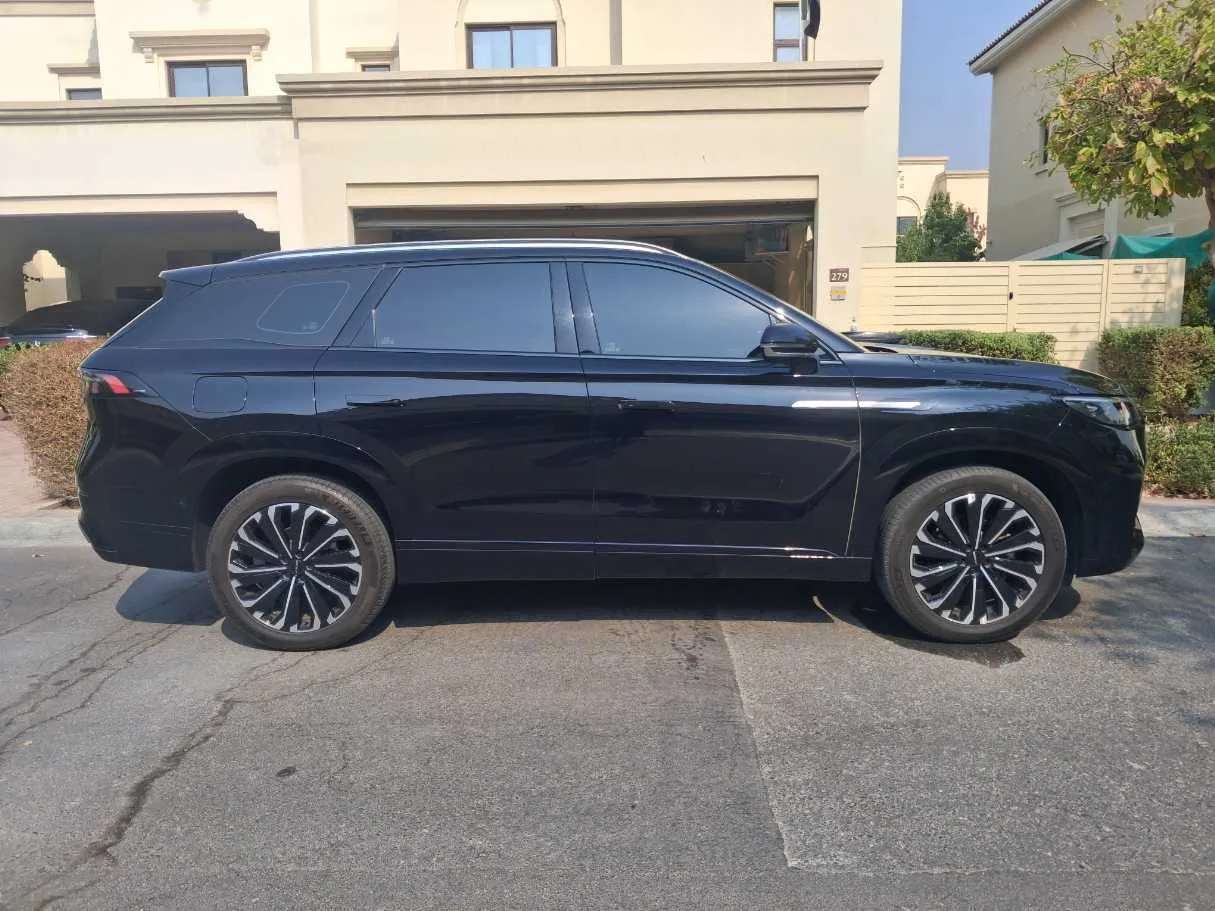 Car image 8