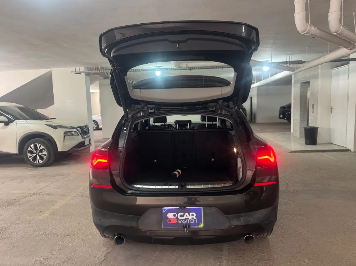 Car image 19